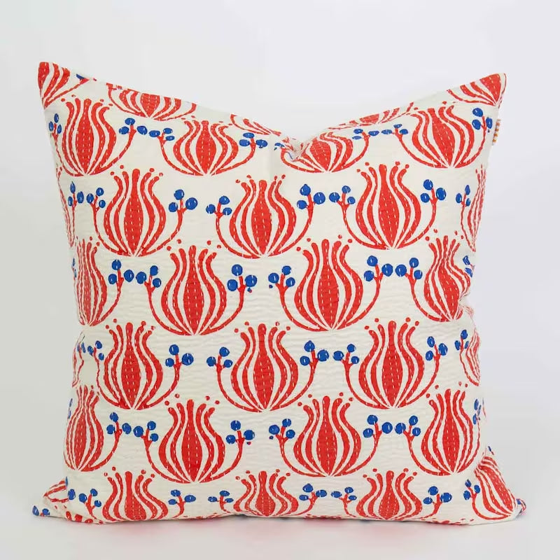 A world of craft Sofakissen Quilt Sofakissen - Blumen blau rot 50x50cm bei Nauli and Stories