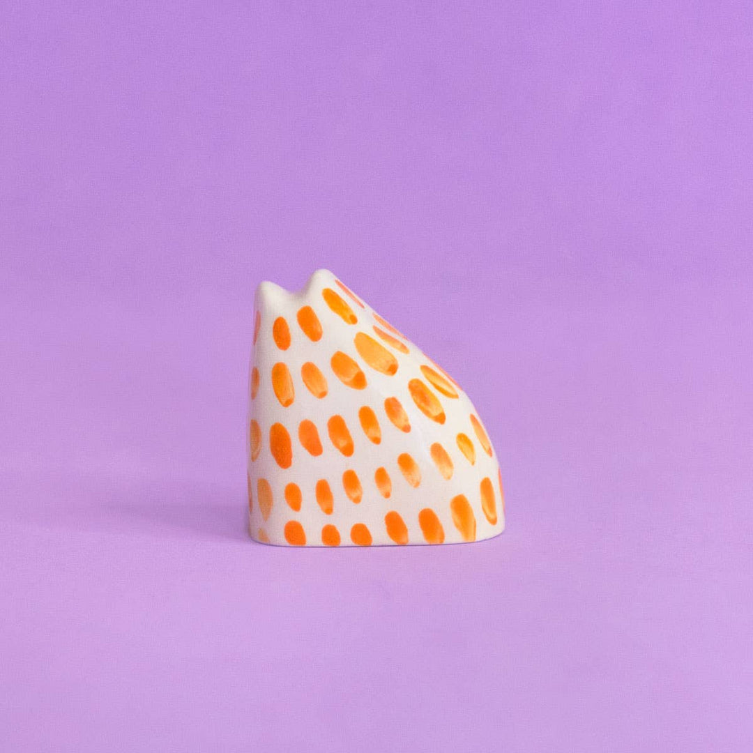 Ana Seixas Skulptur Kleine Keramikskulptur  |  Katze orange rosa bei Nauli and Stories