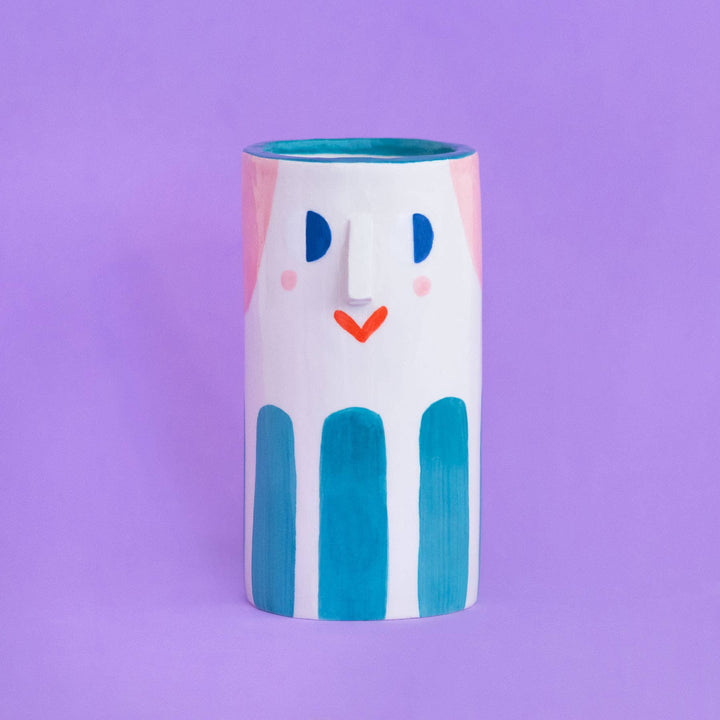Ana Seixas Vase Vase | Ordnungshelfer Mädchen mit türkisen Streifen bei Nauli and Stories
