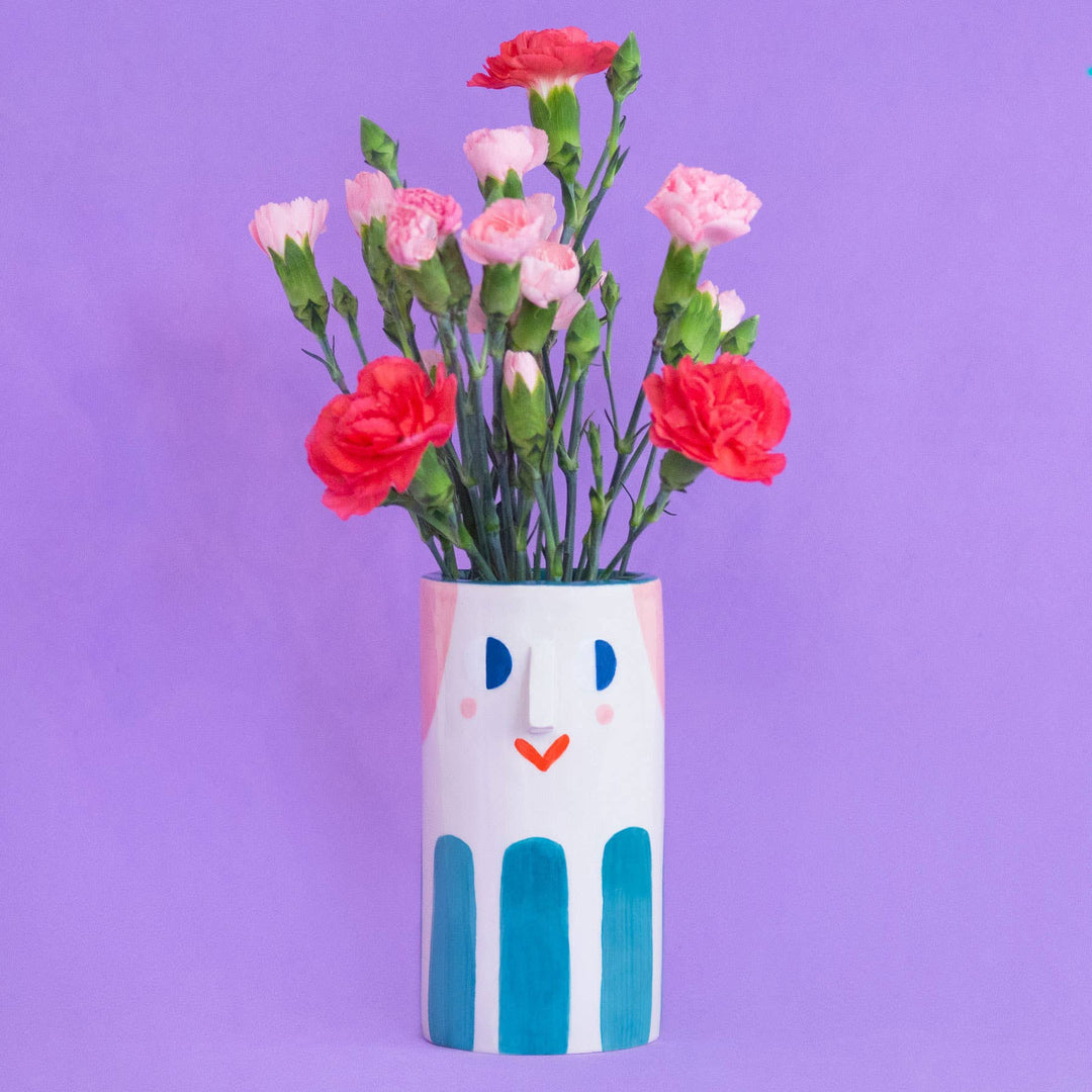 Ana Seixas Vase Vase | Ordnungshelfer Mädchen mit türkisen Streifen bei Nauli and Stories