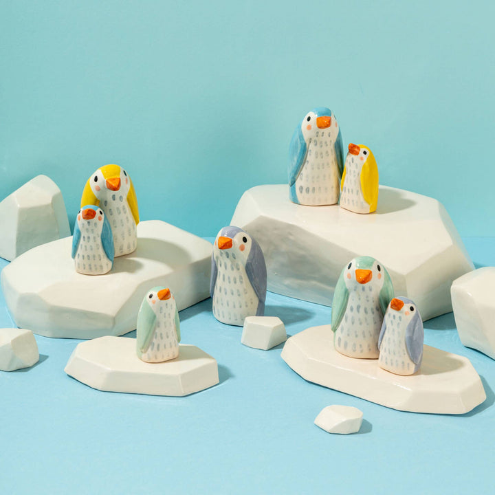 Ana Seixas Skulptur Kleine Keramikskulptur  |  Baby Pinguin gelb bei Nauli and Stories