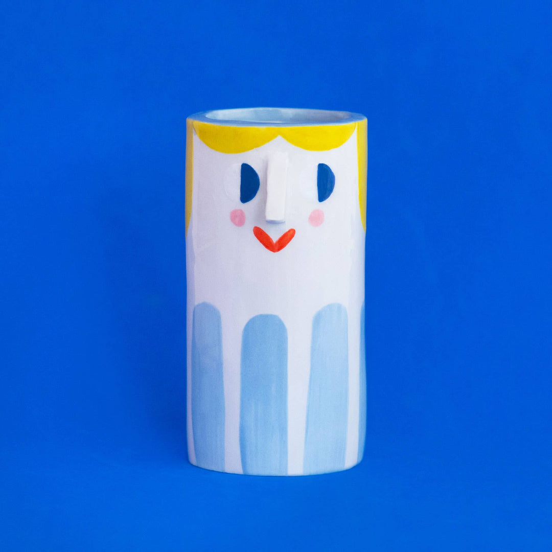 Ana Seixas Vase Vase | Ordnungshelfer Mädchen mit hellblauen Streifen bei Nauli and Stories