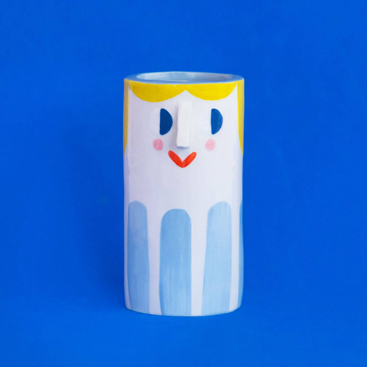 Ana Seixas Vase Vase | Ordnungshelfer Mädchen mit hellblauen Streifen bei Nauli and Stories