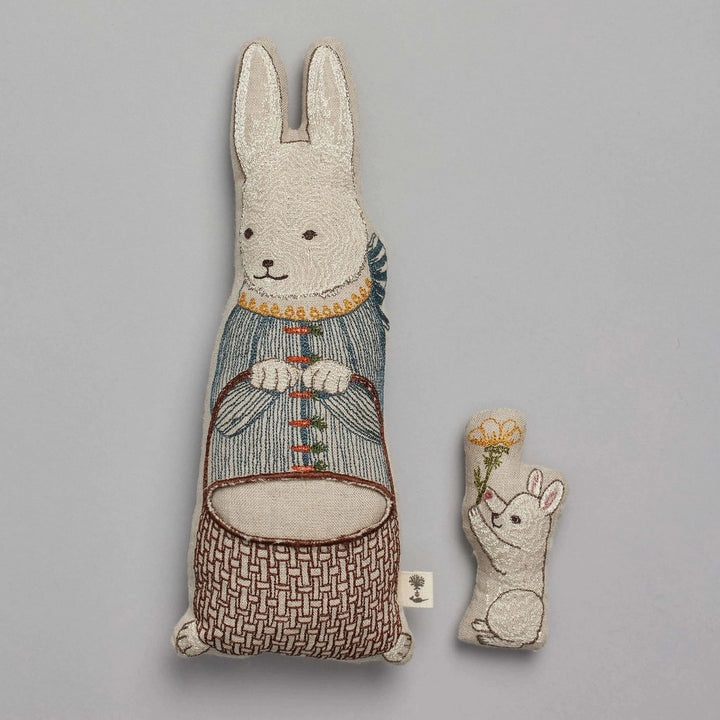Coral & Tusk Sofakissen Hase mit Körbchen bei Nauli and Stories