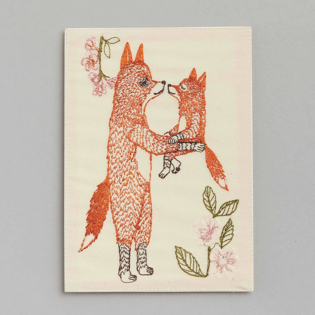 Coral & Tusk gesticktes Bild Gesticktes Bild: Fuchs Mama bei Nauli and Stories