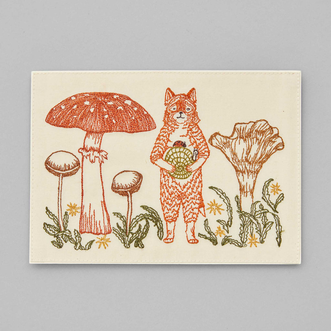 Coral & Tusk gesticktes Bild Gesticktes Bild: Fuchs und Pilze bei Nauli and Stories