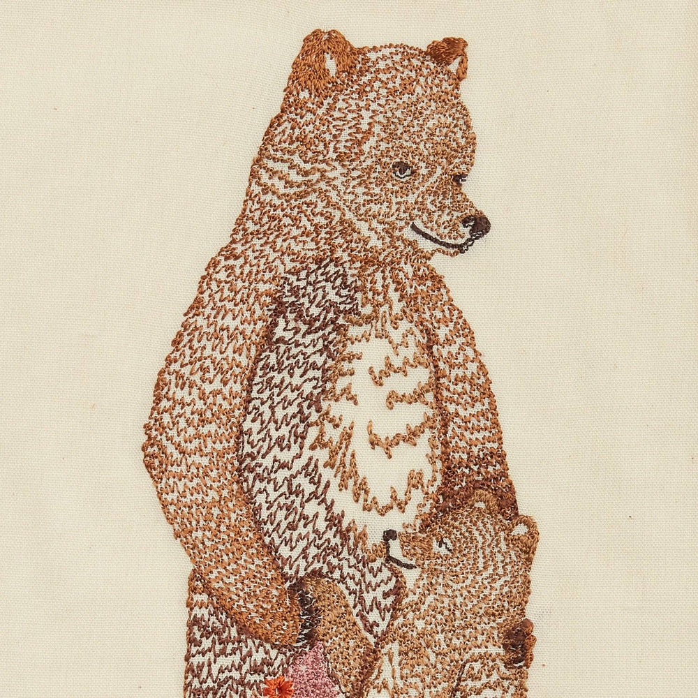 Coral & Tusk gesticktes Bild Gesticktes Bild: Mama Bär bei Nauli and Stories