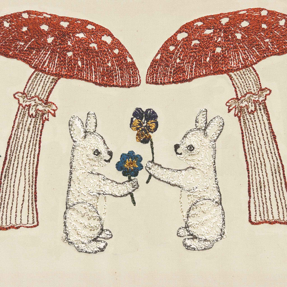 Coral & Tusk gesticktes Bild Gesticktes Bild: Pilzfreunde Hasen bei Nauli and Stories