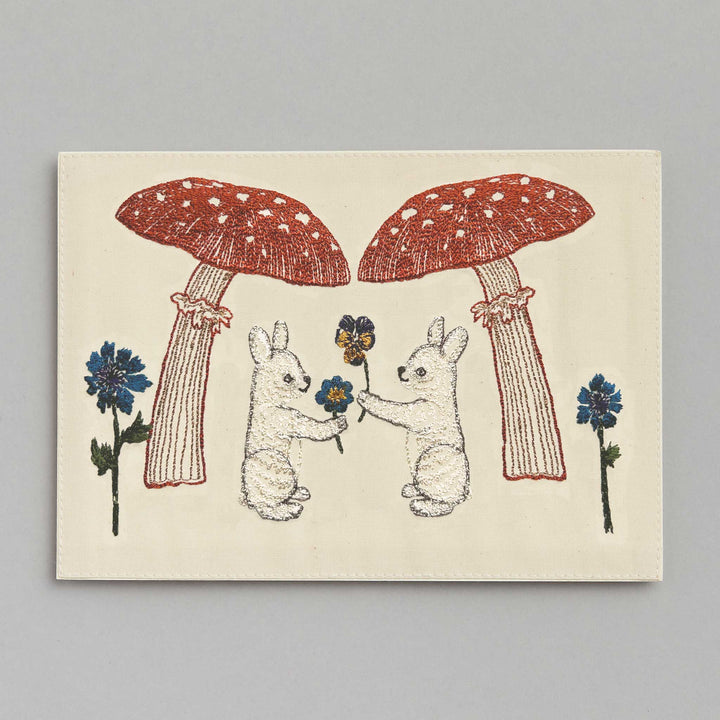 Coral & Tusk gesticktes Bild Gesticktes Bild: Pilzfreunde Hasen bei Nauli and Stories