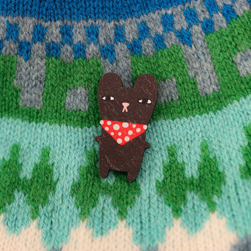 Donna Wilson Bibi Bear Pin Badge bei Nauli and Stories