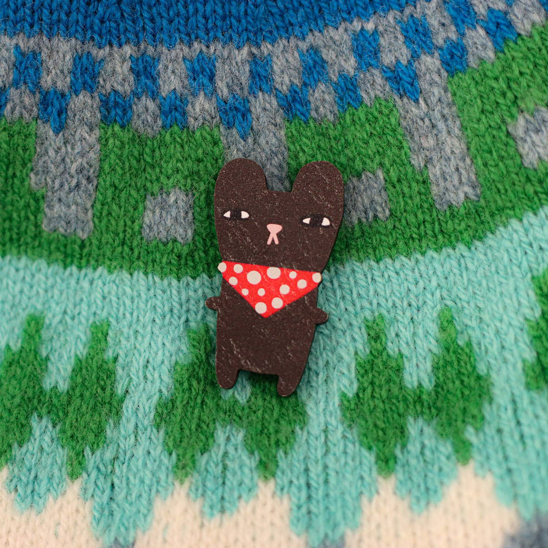 Donna Wilson Bibi Bear Pin Badge bei Nauli and Stories