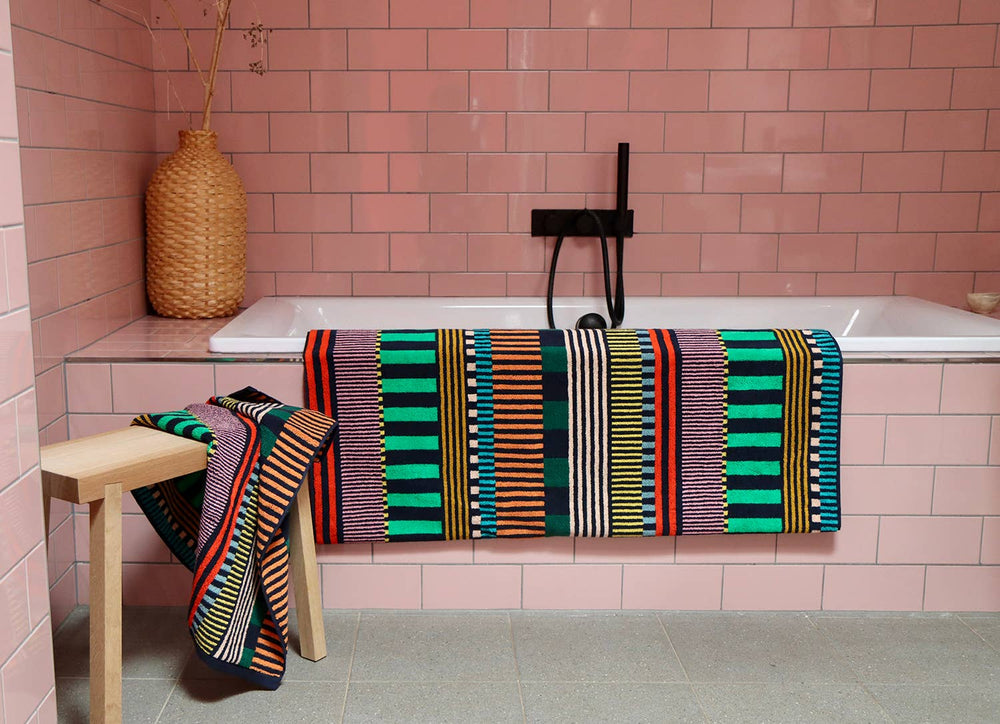 Donna Wilson Handtücher Badetuch Multi Stripe, 70 x 125 cm bei Nauli and Stories