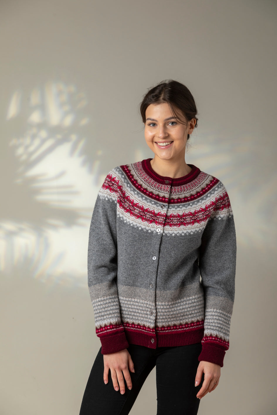 Eribé Strickjacke Strickjacke Alpine Cardigan Greyberry bei Nauli and Stories