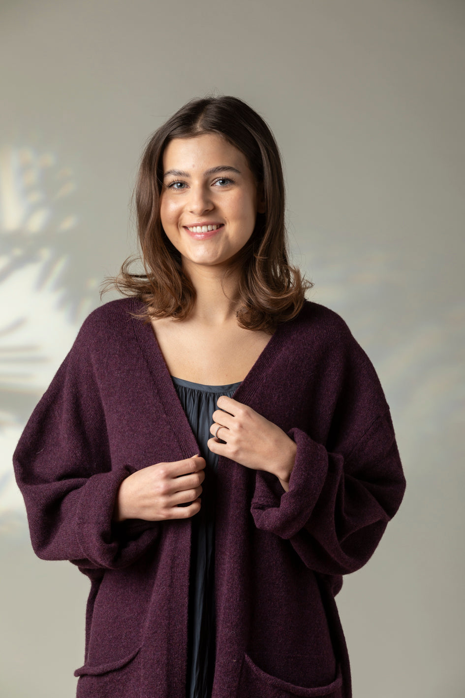 Eribé Strickmantel Strickmantel  Corry Long Cardigan Blackgrape bei Nauli and Stories