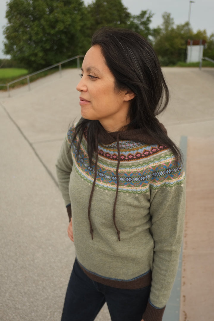 Eribé Pullover Damenpullover mit Kapuze Alpine Willow bei Nauli and Stories