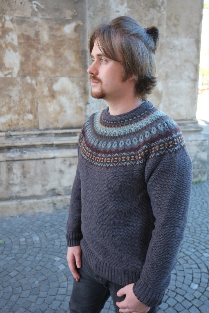 Eribé Pullover Herrenpullover aus reiner Wolle  graubraun - Stonybrek Sweater Selkie bei Nauli and Stories