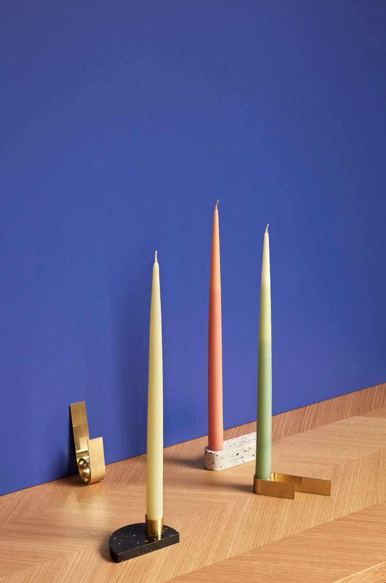 Hübsch Kerzenständer Minimalistischer Kerzenständer aus Messing bei Nauli and Stories