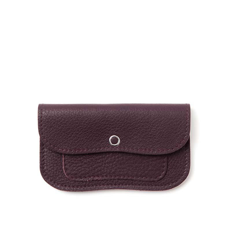 Keecie Geldbeutel aus Leder Cat Chase Wallet small - Aubergine -  Ledergeldbörse mit Siebdruck Katzen bei Nauli and Stories