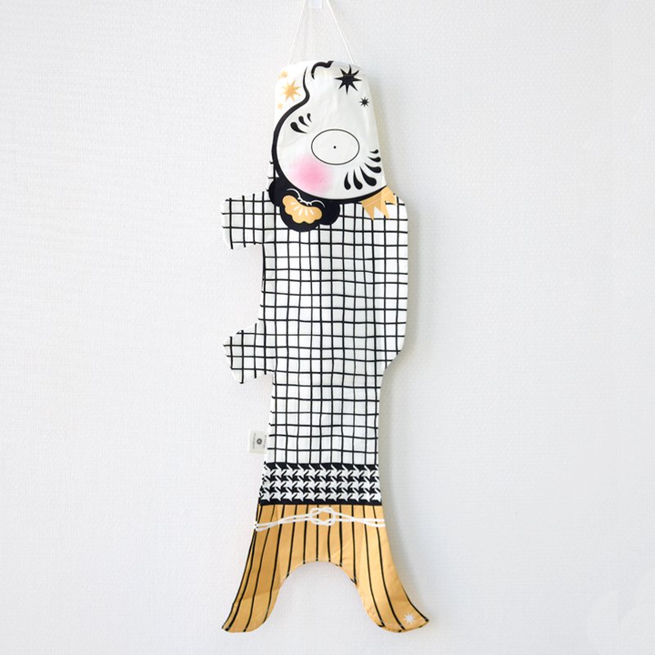 MADAME MO Koinoboi | Windsack KOINOBORI BLACK&WHITE - Koi wind sock wall decor bei Nauli and Stories