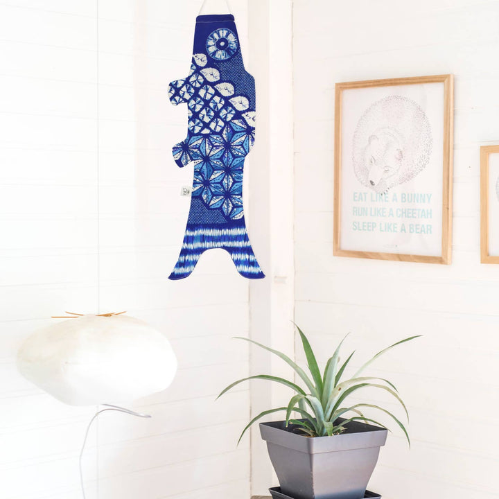 MADAME MO Koinoboi | Windsack Koinobori Deep Shibori (S) - Fisch Windsocke bei Nauli and Stories