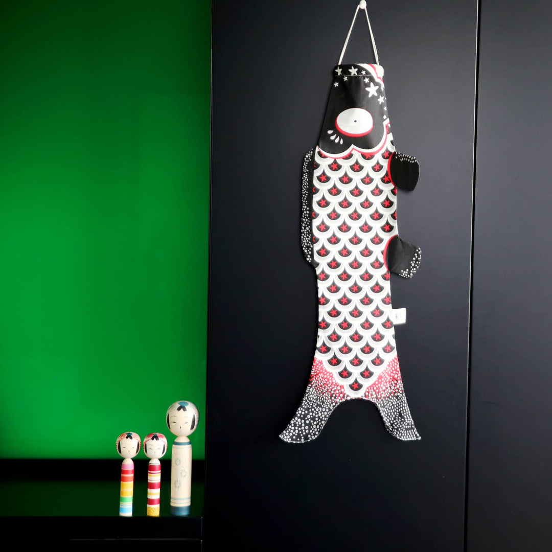 MADAME MO Koinoboi | Windsack Strong Black Koinobori (S) - japanische Fisch Windsocke bei Nauli and Stories