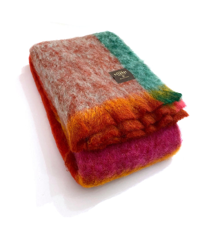 Mantas Ezcaray Sofadecke Mohair Decke ROZCO - rot -  130x200cm bei Nauli and Stories