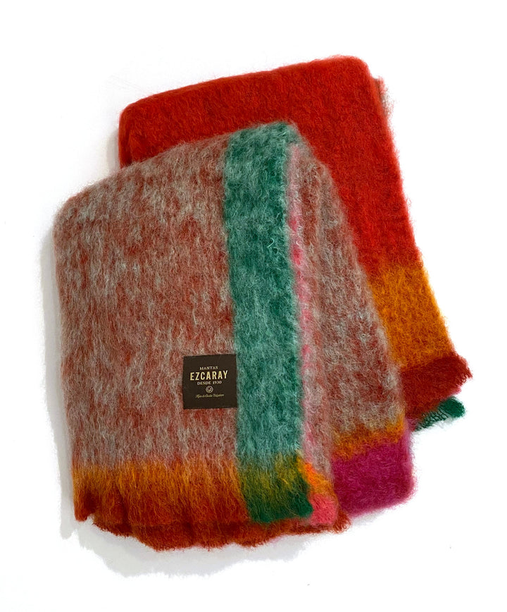 Mantas Ezcaray Sofadecke Mohair Decke ROZCO - rot -  130x200cm bei Nauli and Stories