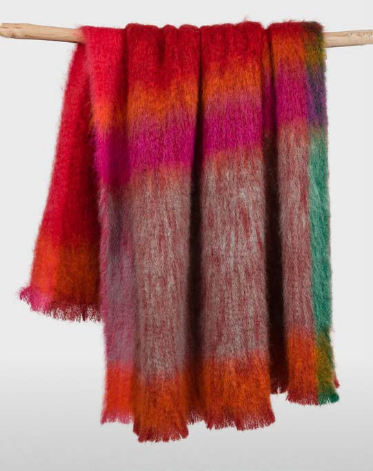 Mantas Ezcaray Sofadecke Mohair Decke ROZCO - rot -  130x200cm bei Nauli and Stories