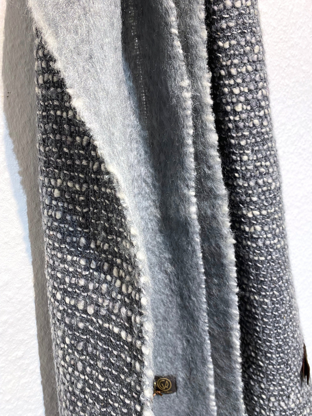 Mantas Ezcaray Wollschal Schal aus Mohair und Wolle - Anthrazit, grau, silber