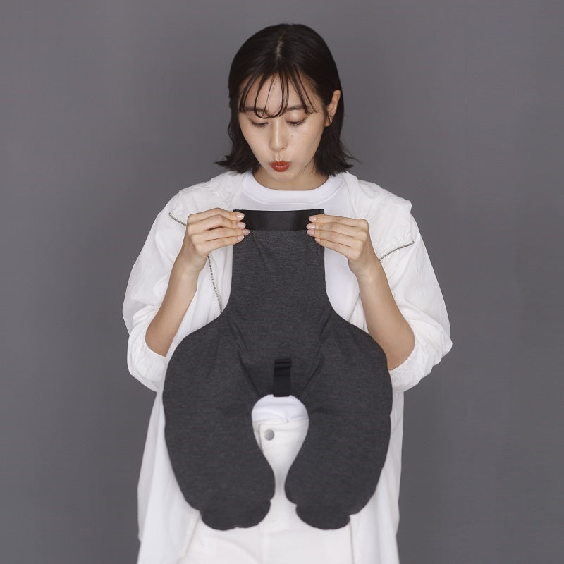 Marna Nackenkissen Fuu One-Breath Neck Pillow – nachtblau bei Nauli and Stories