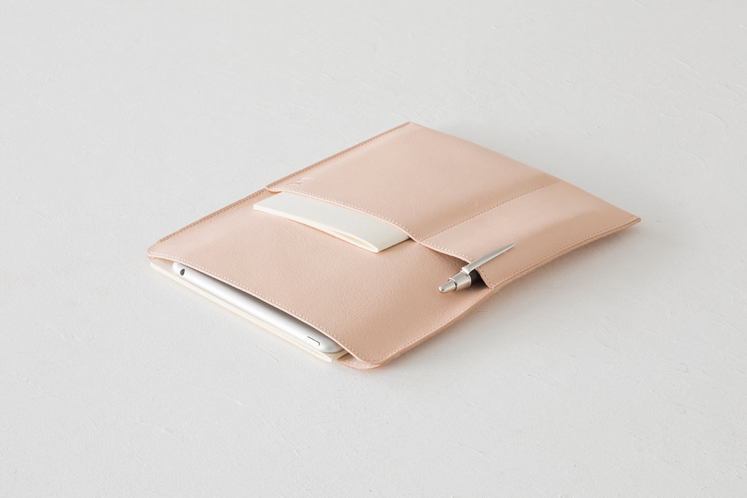 Midori Mappe MD Notebook Bag aus Ziegenleder | MD Goat Leather Vertical Bag A5 bei Nauli and Stories