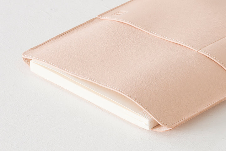 Midori Mappe MD Notebook Bag aus Ziegenleder | MD Goat Leather Vertical Bag A5 bei Nauli and Stories