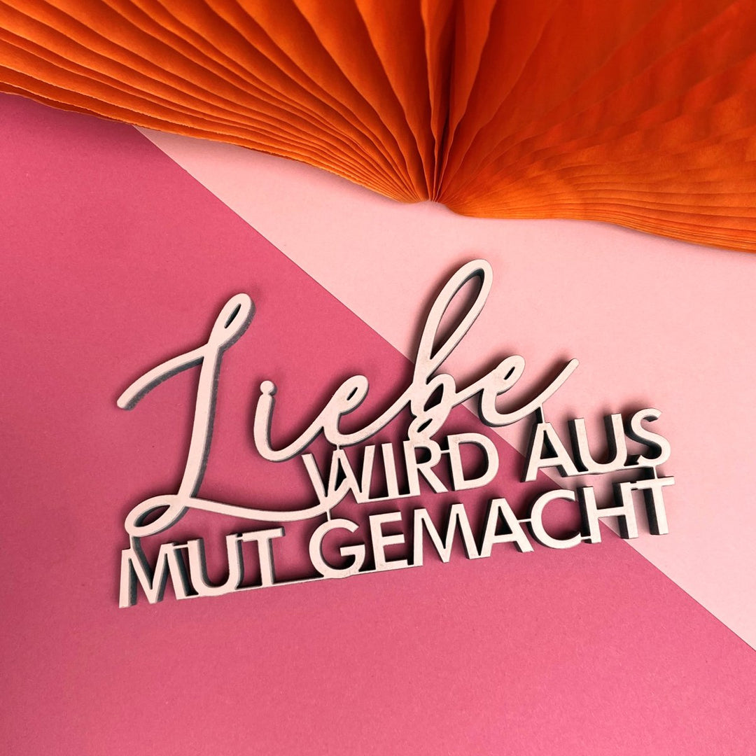NoGallery Schriftzug Liebe wird aus Mut gemacht - Schriftzug aus Holz bei Nauli and Stories