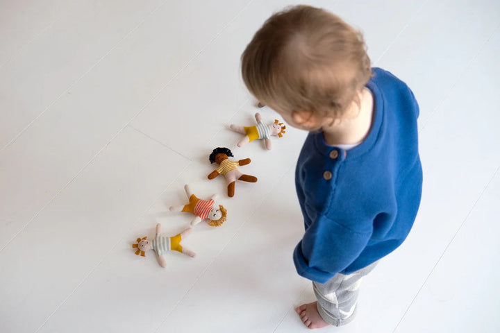 Sophie Home Babyrassel Babyrassel - Puppe bei Nauli and Stories