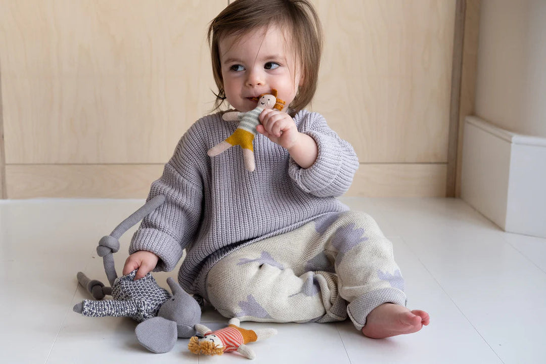 Sophie Home Babyrassel Babyrassel - Puppe bei Nauli and Stories