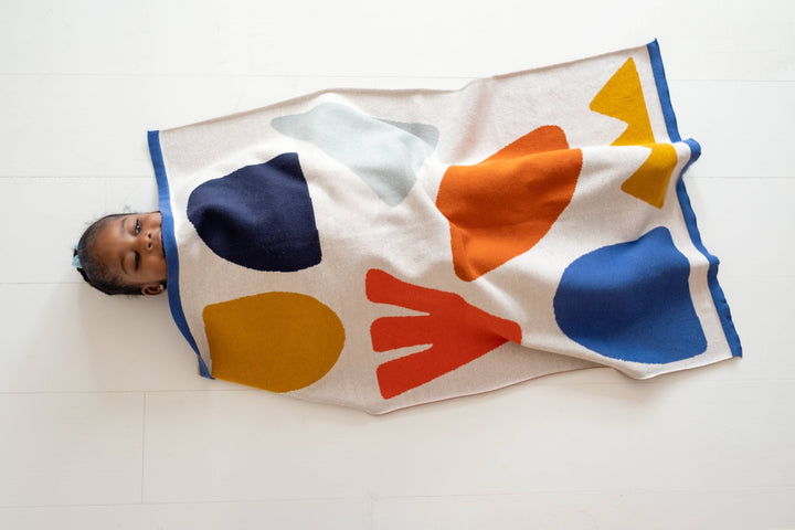 Sophie Home Babydecke Gestrickte Babydecke bunt Shapes Multi 100% Baumwolle bei Nauli and Stories
