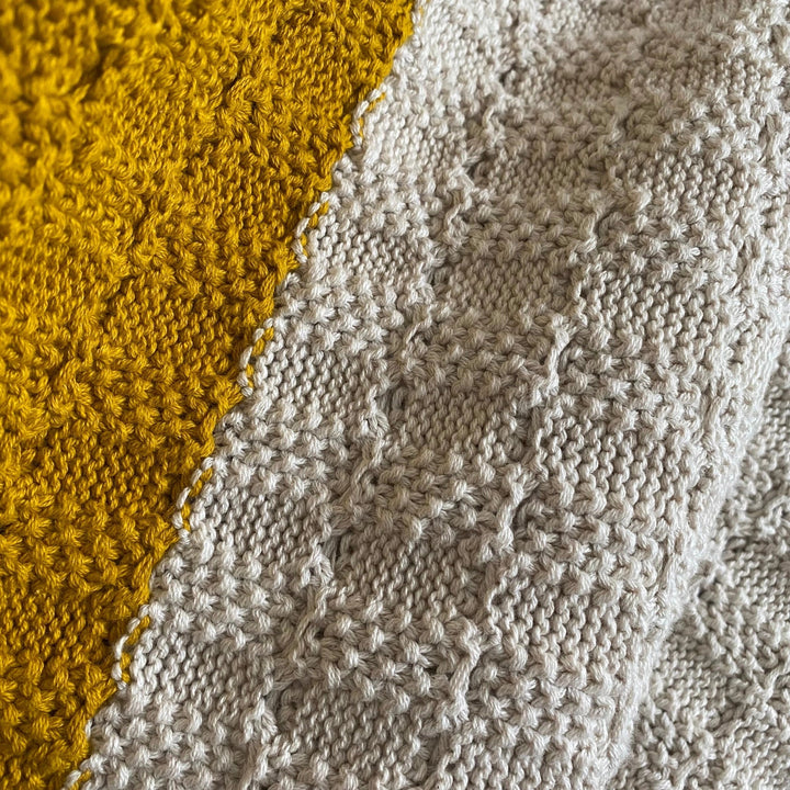 Sophie Home Babydecke Babydecke aus Baumwollstrick — Zopfmuster: Citrus & Cream bei Nauli and Stories
