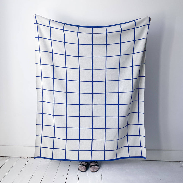 Sophie Home Sofadecke Strickdecke aus Baumwolle, Gitter: Kobaltblau bei Nauli and Stories