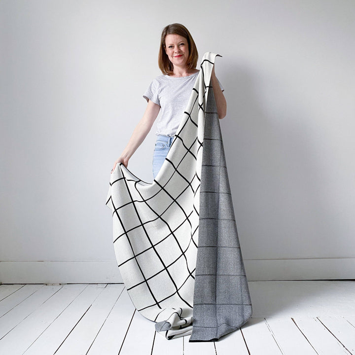 Sophie Home Sofadecke Strickdecke aus Baumwolle — Gitter: Schwarz bei Nauli and Stories