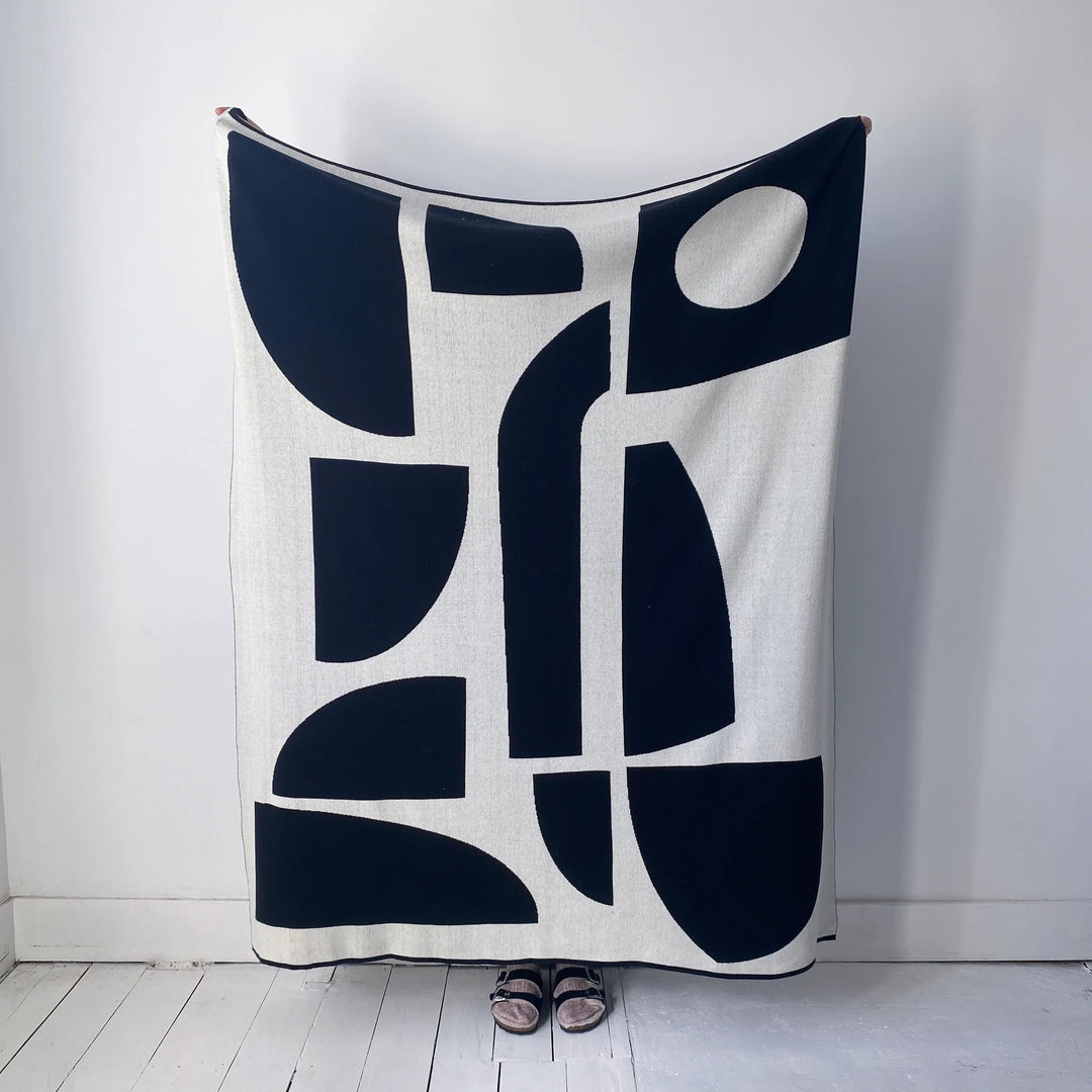Sophie Home Sofadecke Sofadecke aus Baumwolle - Bruten Black - schwarz weiß bei Nauli and Stories