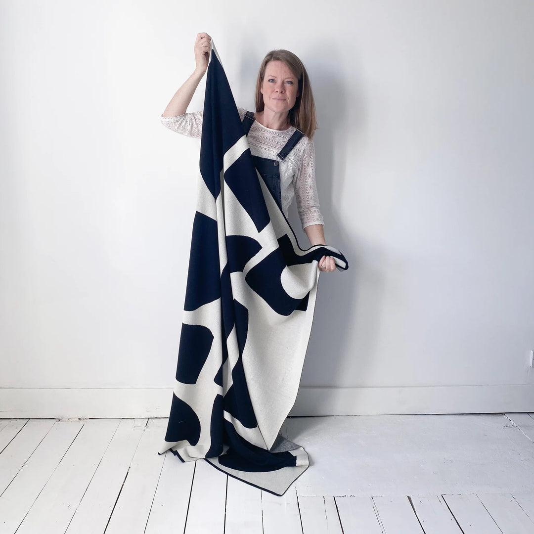 Sophie Home Sofadecke Sofadecke aus Baumwolle - Bruten Black - schwarz weiß bei Nauli and Stories