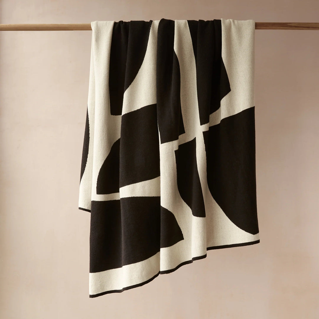 Sophie Home Sofadecke Sofadecke aus Baumwolle - Bruten Black - schwarz weiß bei Nauli and Stories