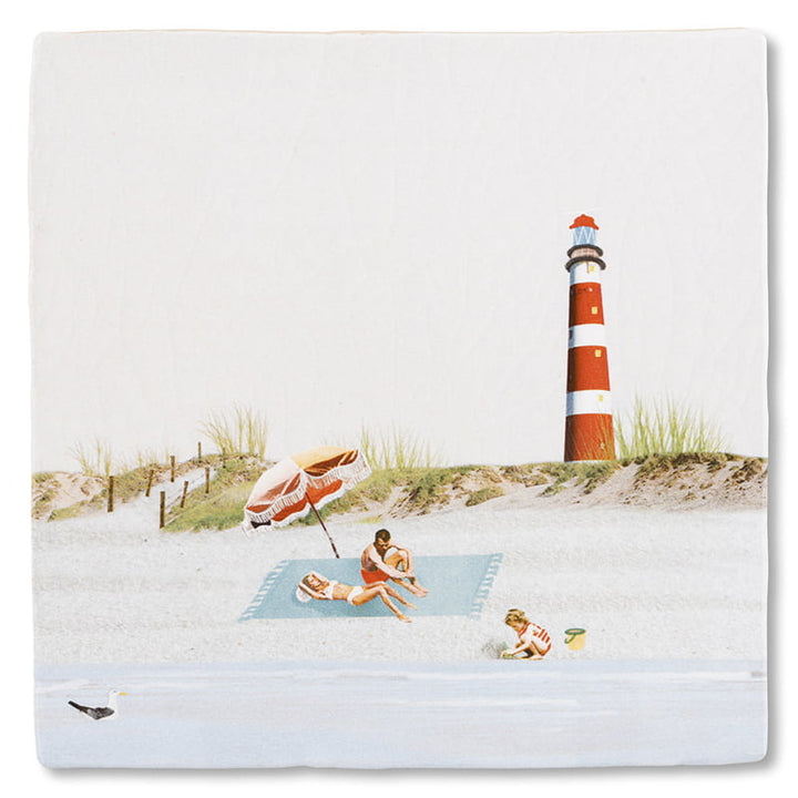 StoryTiles StoryTiles 10x10cm Salty Sand of Ameland - Familie am Strand mit Leuchtturm -  StoryTiles bei Nauli and Stories