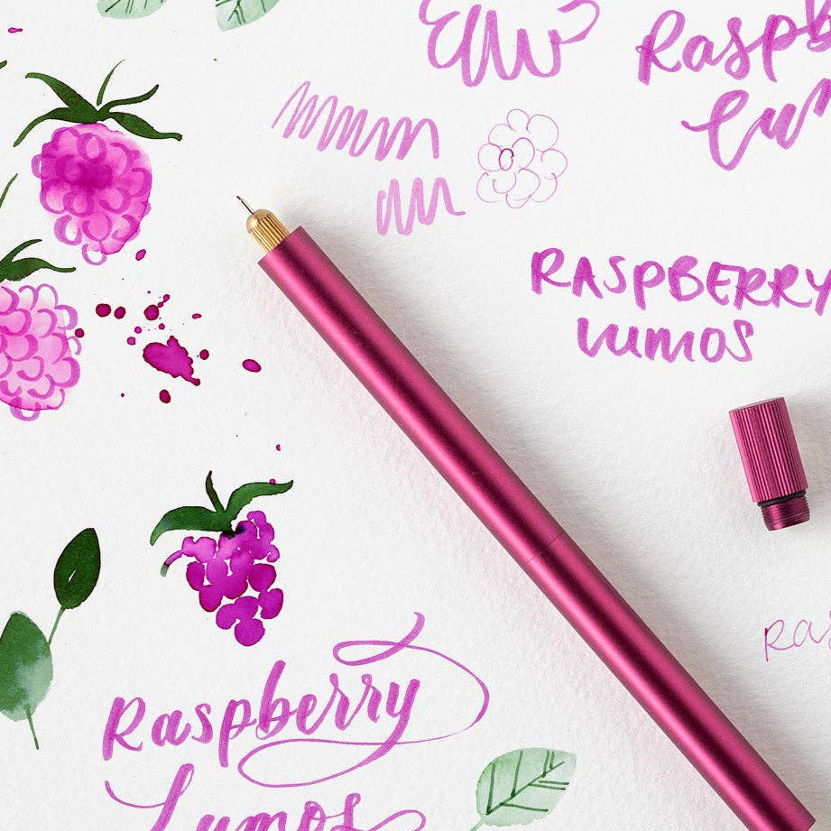 Tom's Studio Fineliner Lumos Pro - Refillable Multi-Tip Pen: Raspberry / Single Tip bei Nauli and Stories