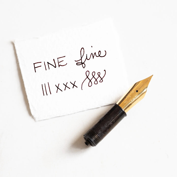 Tom's Studio Füller The Studio Pocket Fountain Pen 2.0: Black mit Fine Feder bei Nauli and Stories