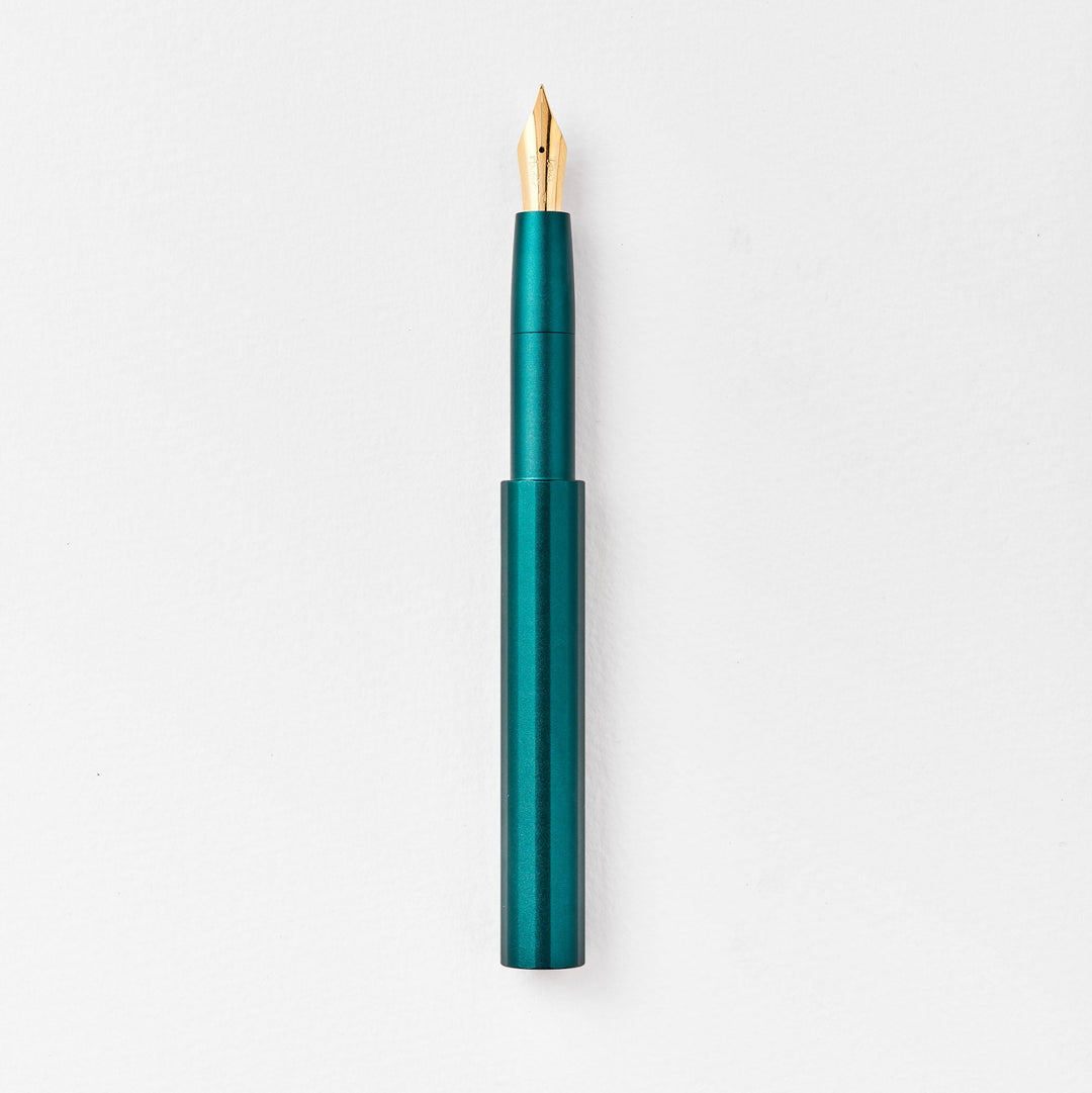 Tom's Studio Füller The Studio Pocket Fountain Pen 2.0: Ivy mit  Extra Fine Semi~Flex Feder bei Nauli and Stories