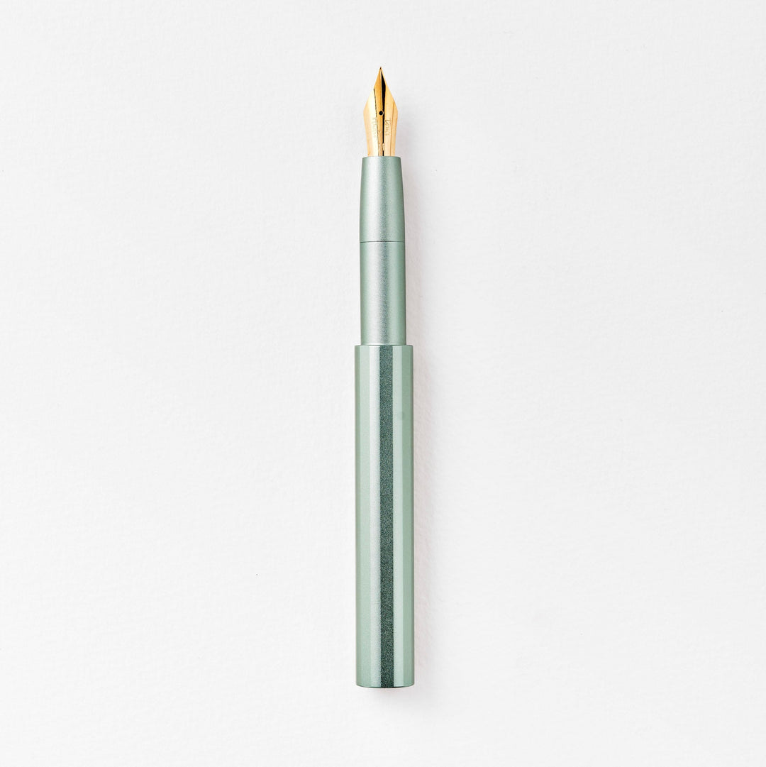 Tom's Studio Füller The Studio Pocket Fountain Pen 2.0: Sage / Fine bei Nauli and Stories