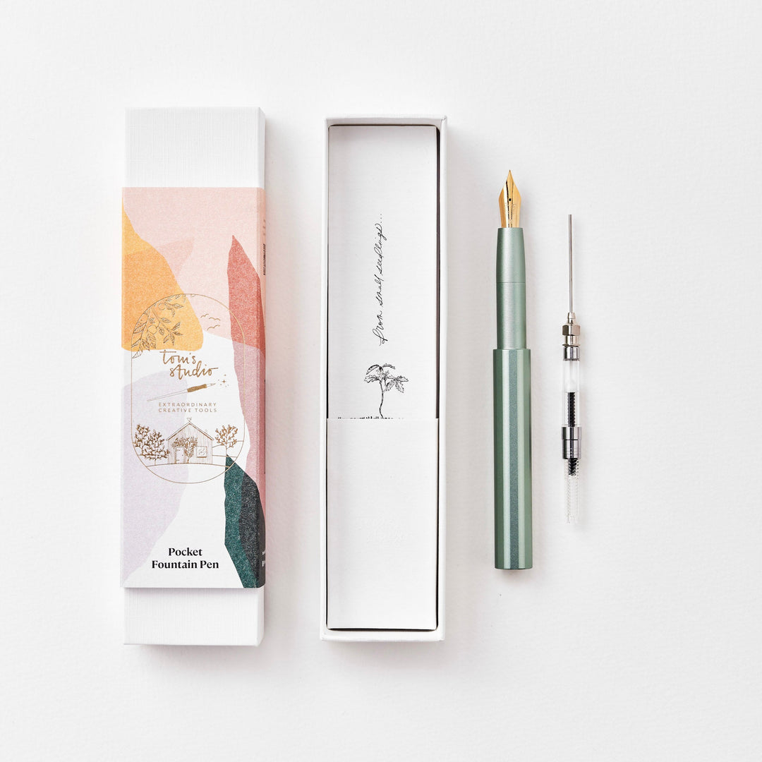 Tom's Studio Füller The Studio Pocket Fountain Pen 2.0: Sage / Fine bei Nauli and Stories