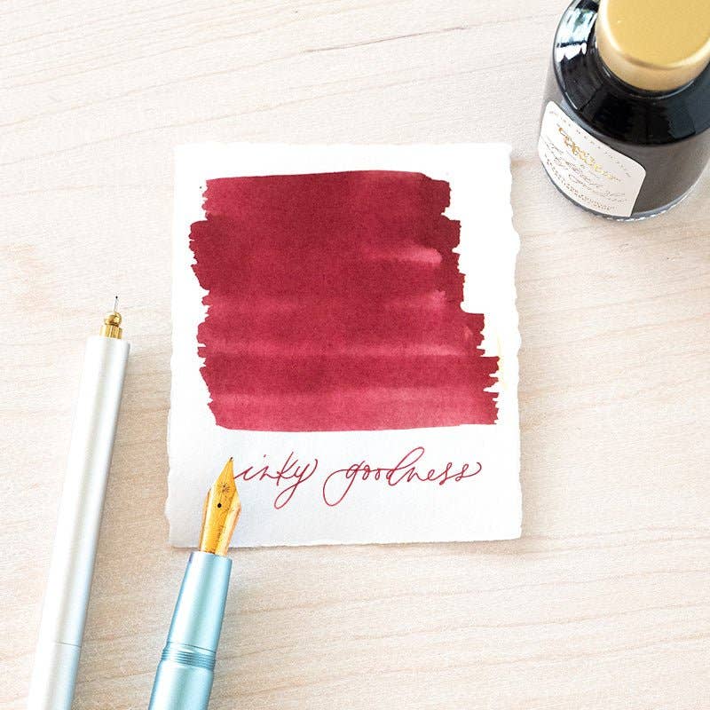 Tom's Studio Füllertinte Fountain Pen Ink - 05 - Cassis bei Nauli and Stories
