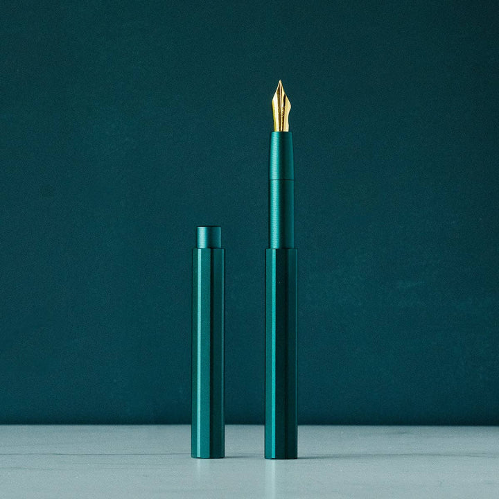 Tom's Studio Füller The Studio Pocket Fountain Pen 2.0: Ivy mit Fine Feder bei Nauli and Stories
